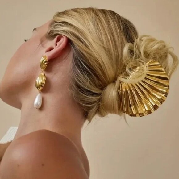 Gold Shell Hair Claw